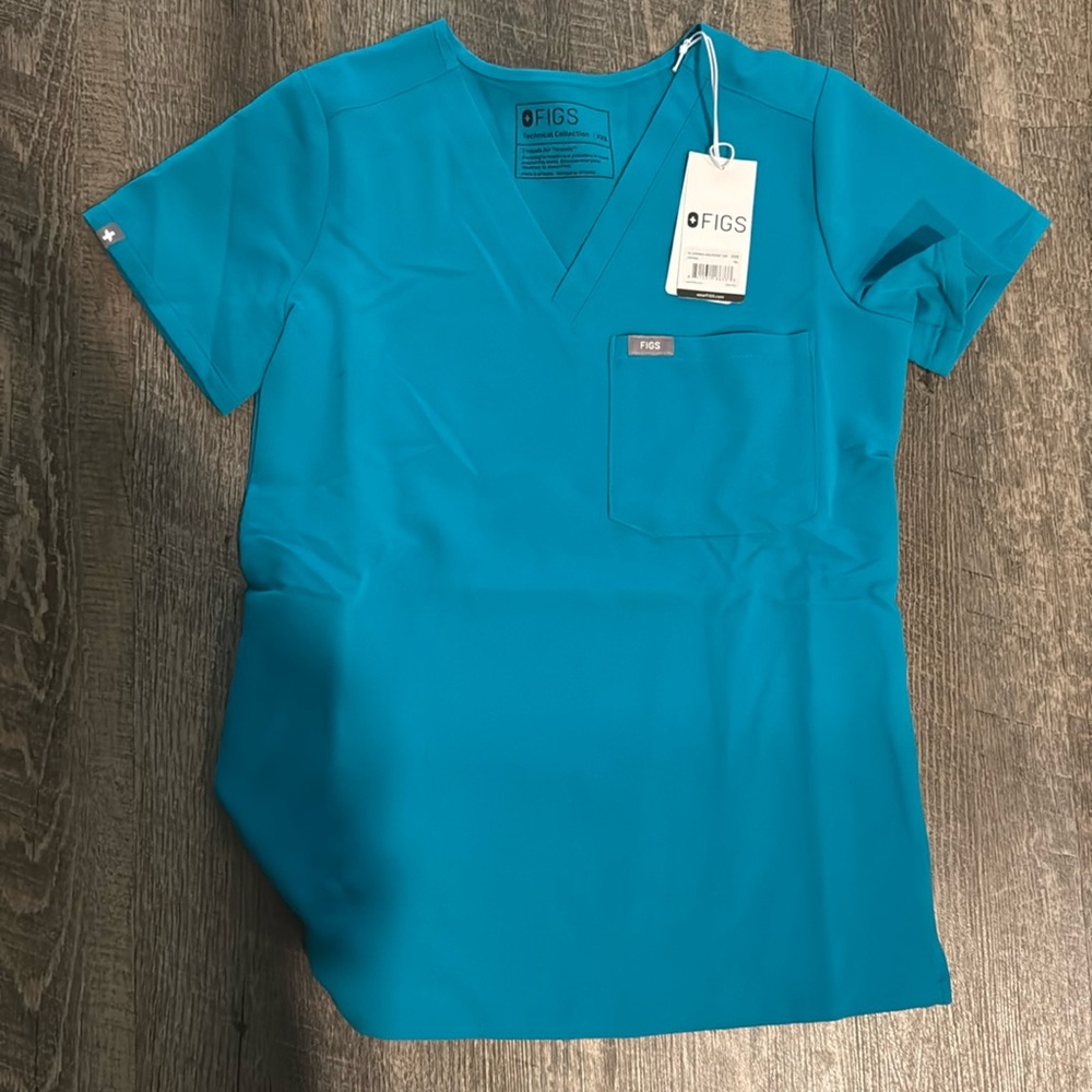 Figs scrub top